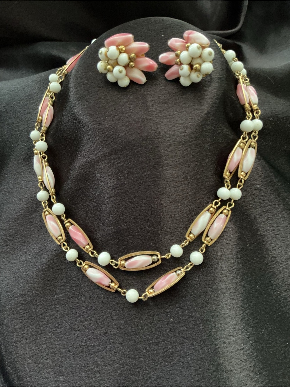 Vintage-Inspired Pink and White Beaded Necklace & Earrings Set